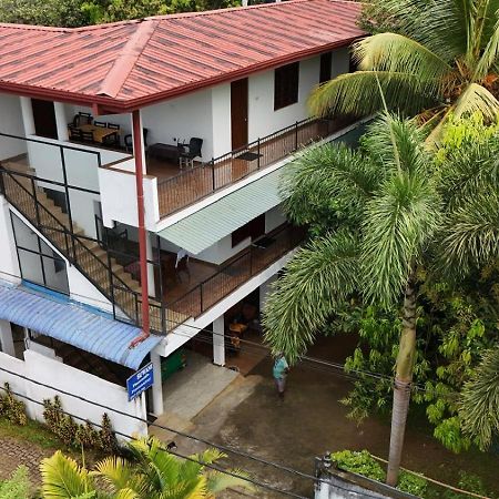 Suwani Pinnawala Homestay Ngoại thất bức ảnh