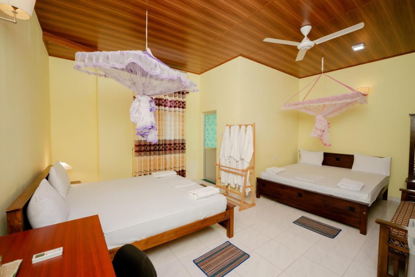 Suwani Pinnawala Homestay Ngoại thất bức ảnh