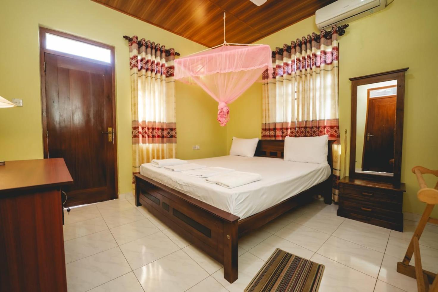 Suwani Pinnawala Homestay Ngoại thất bức ảnh