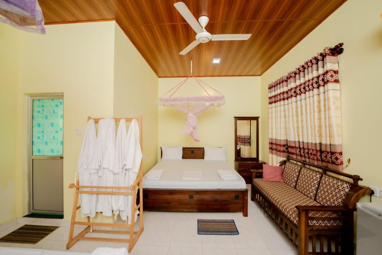 Suwani Pinnawala Homestay Ngoại thất bức ảnh