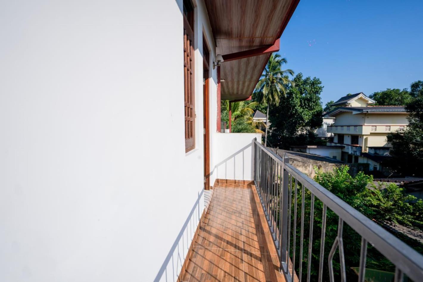 Suwani Pinnawala Homestay Ngoại thất bức ảnh