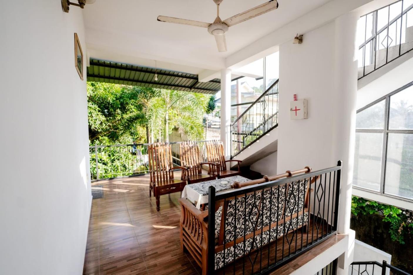 Suwani Pinnawala Homestay Ngoại thất bức ảnh