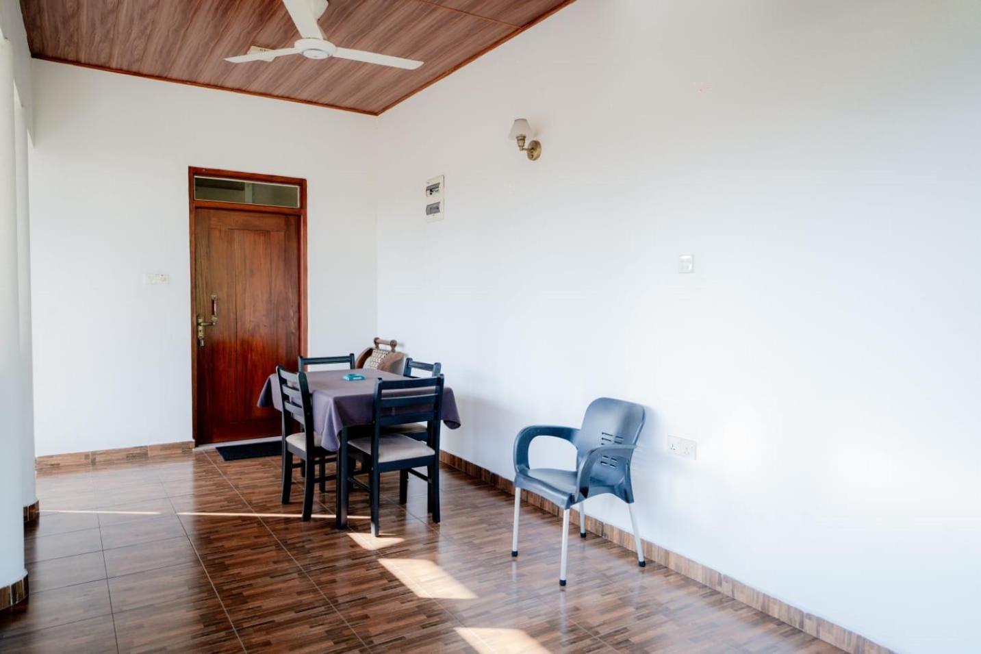 Suwani Pinnawala Homestay Ngoại thất bức ảnh