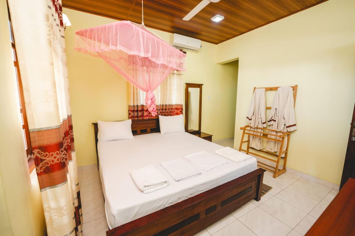 Suwani Pinnawala Homestay Ngoại thất bức ảnh
