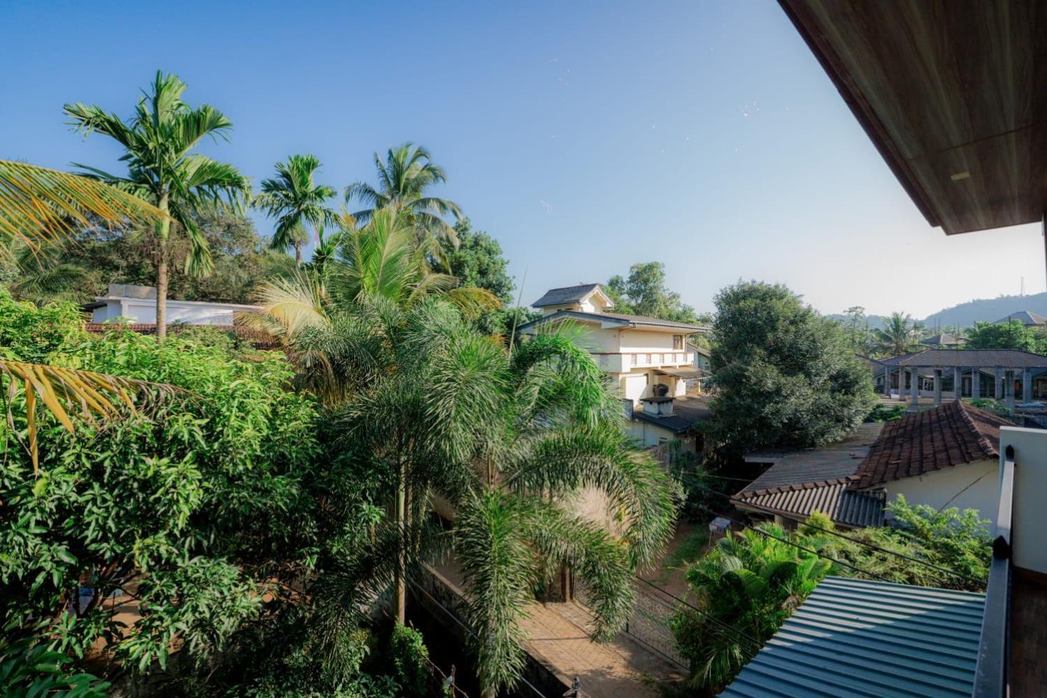 Suwani Pinnawala Homestay Ngoại thất bức ảnh