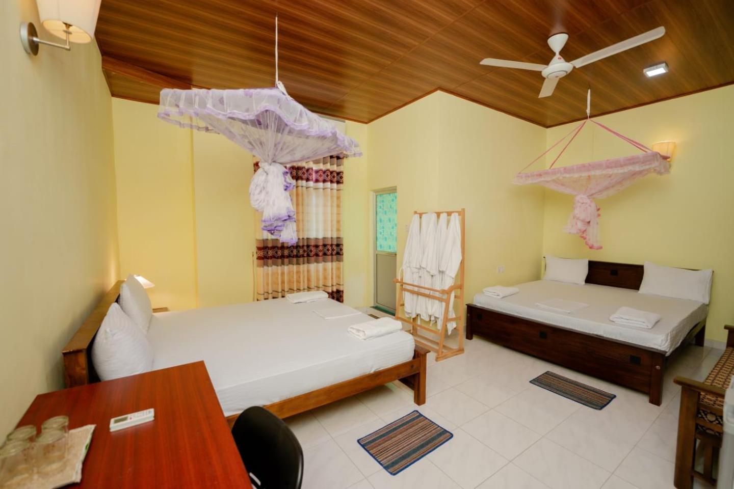 Suwani Pinnawala Homestay Ngoại thất bức ảnh