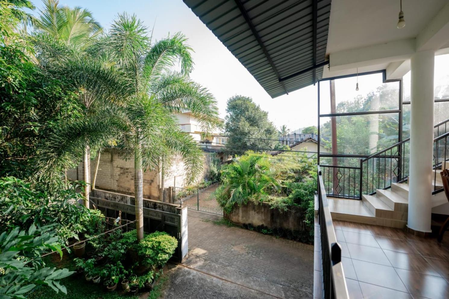 Suwani Pinnawala Homestay Ngoại thất bức ảnh