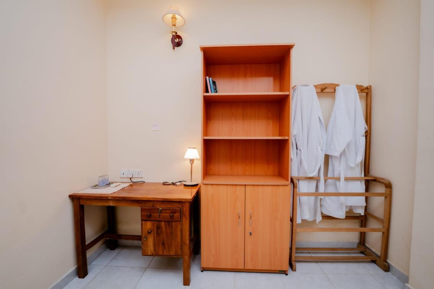 Suwani Pinnawala Homestay Ngoại thất bức ảnh