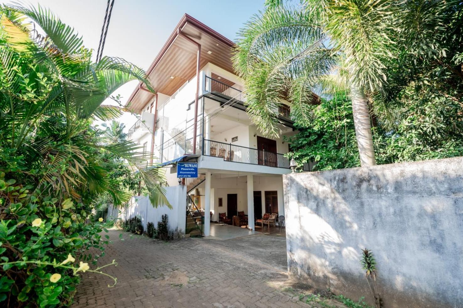 Suwani Pinnawala Homestay Ngoại thất bức ảnh