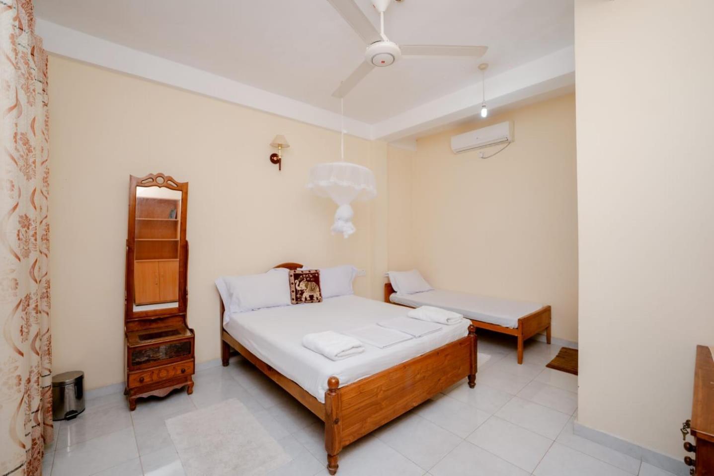 Suwani Pinnawala Homestay Ngoại thất bức ảnh
