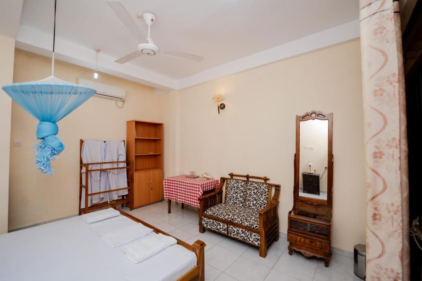 Suwani Pinnawala Homestay Ngoại thất bức ảnh
