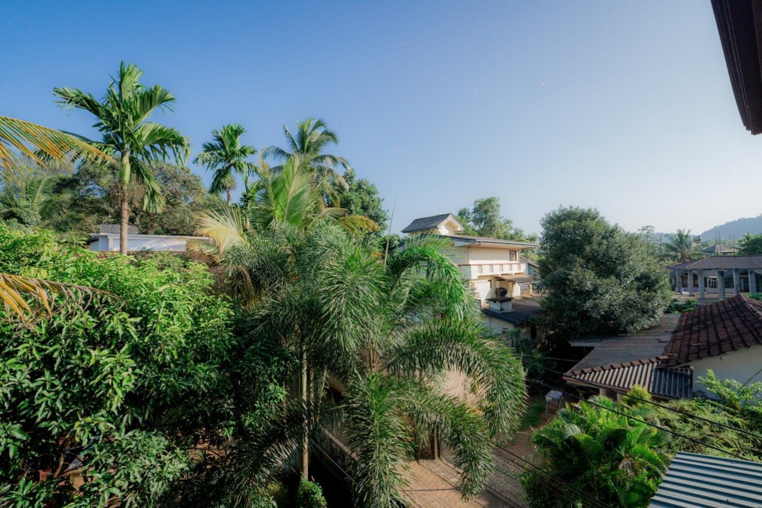 Suwani Pinnawala Homestay Ngoại thất bức ảnh