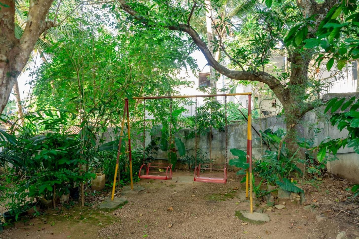 Suwani Pinnawala Homestay Ngoại thất bức ảnh