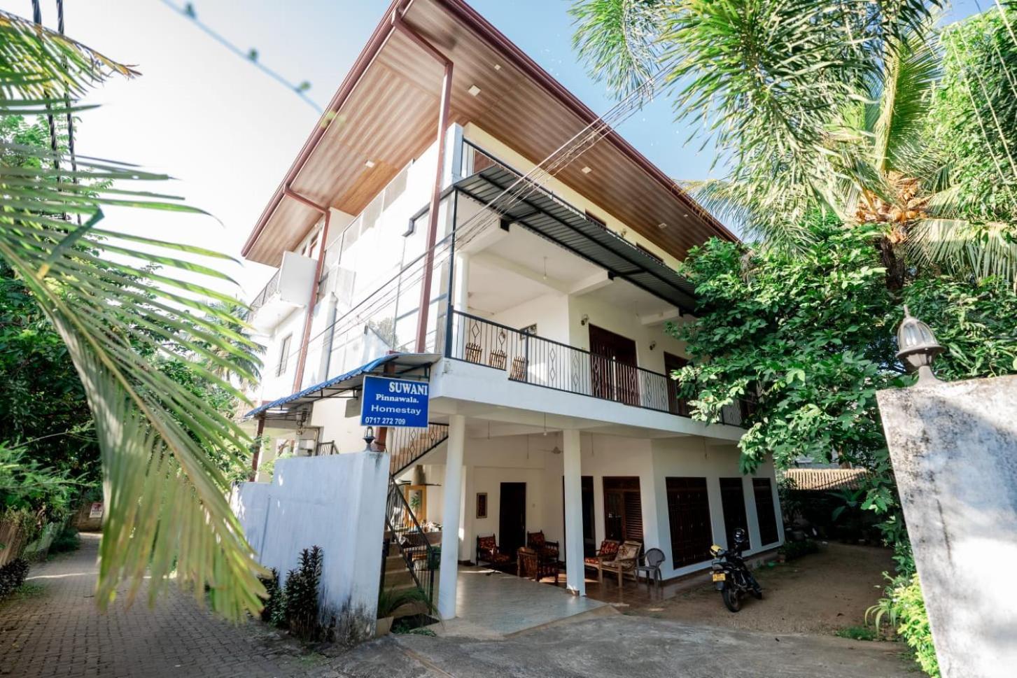 Suwani Pinnawala Homestay Ngoại thất bức ảnh