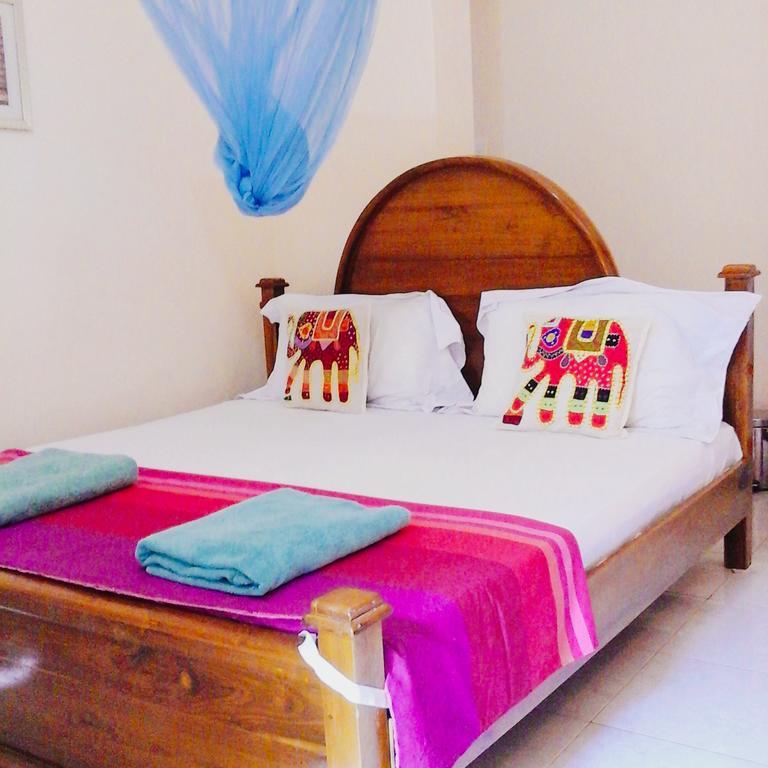 Suwani Pinnawala Homestay Ngoại thất bức ảnh