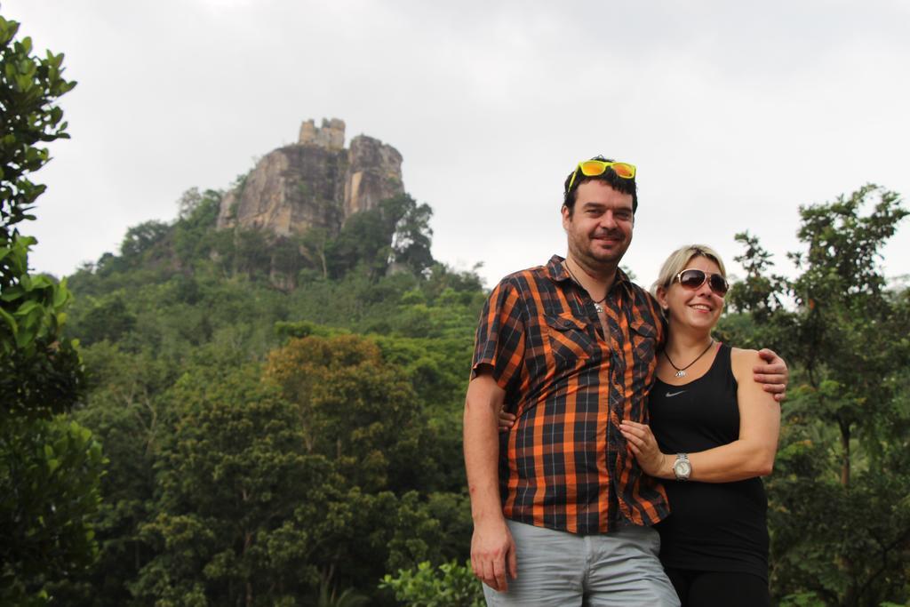 Suwani Pinnawala Homestay Ngoại thất bức ảnh