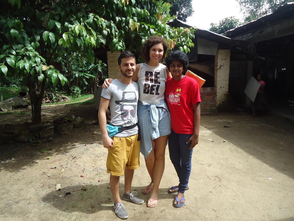 Suwani Pinnawala Homestay Ngoại thất bức ảnh