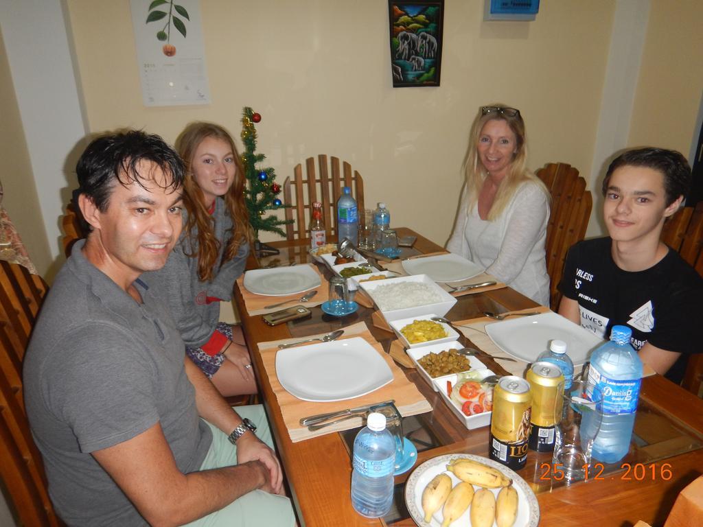 Suwani Pinnawala Homestay Ngoại thất bức ảnh