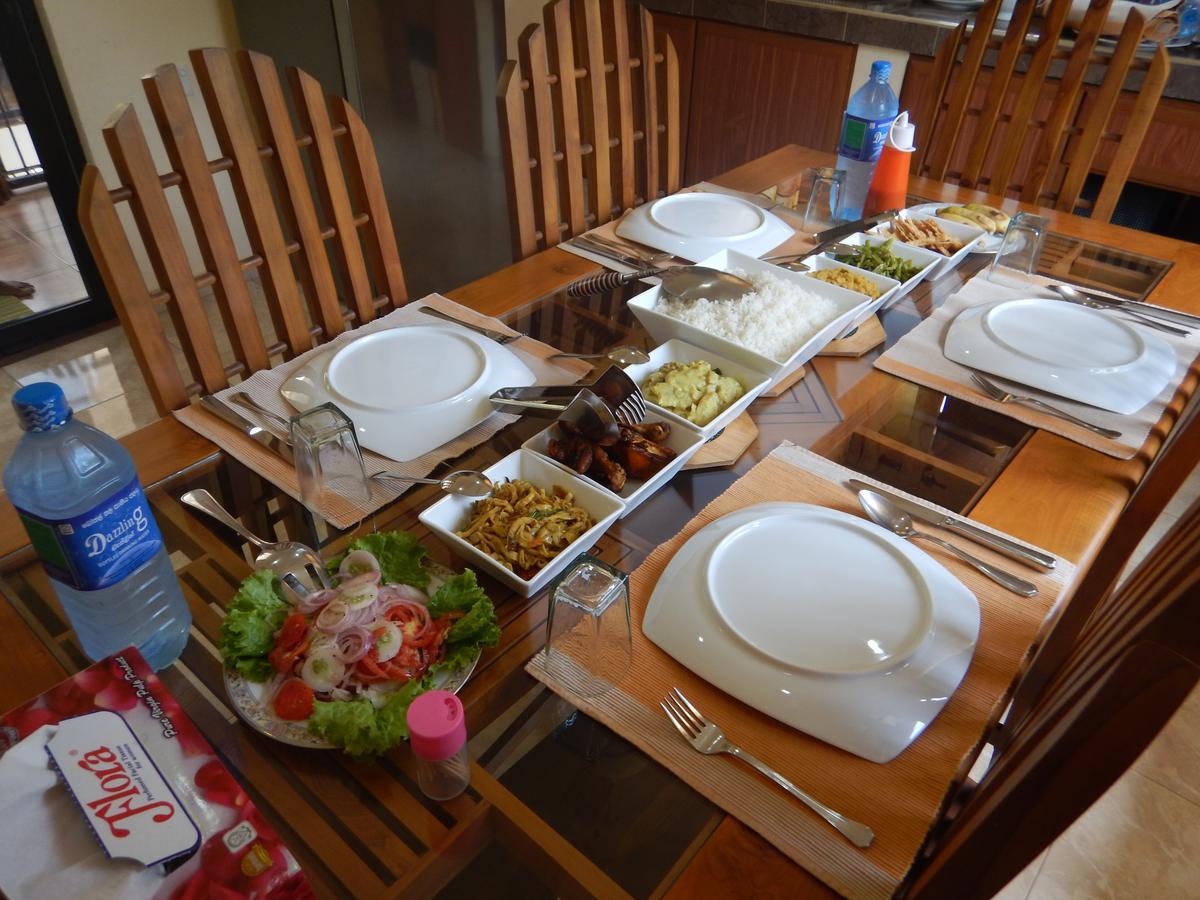 Suwani Pinnawala Homestay Ngoại thất bức ảnh