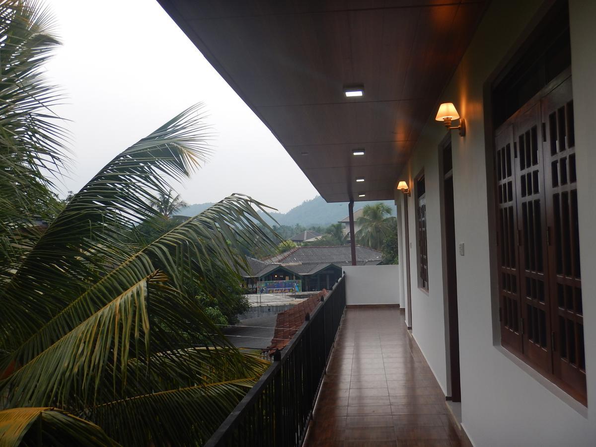 Suwani Pinnawala Homestay Ngoại thất bức ảnh